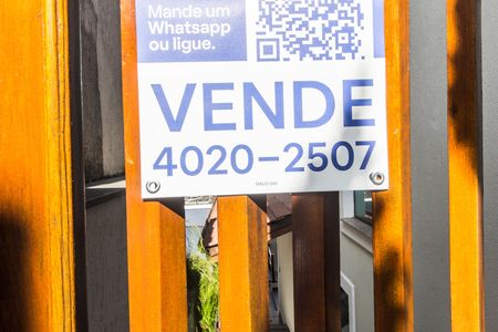 Casa de condomínio à venda com 327m², 4 quartos e 3 vagasVista da Rua