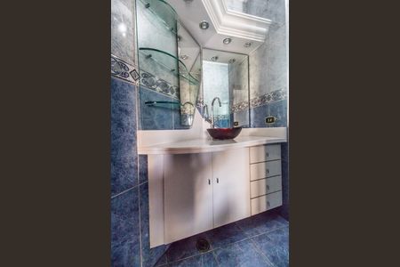 Casa de condomínio à venda com 327m², 4 quartos e 3 vagasBanheiro da Suíte