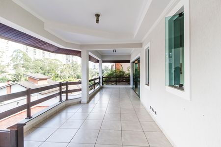 Casa de condomínio à venda com 327m², 4 quartos e 3 vagasVaranda