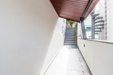Casa de condomínio à venda com 327m², 4 quartos e 3 vagasCorredor