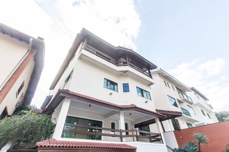 Casa de condomínio à venda com 327m², 4 quartos e 3 vagasFachada