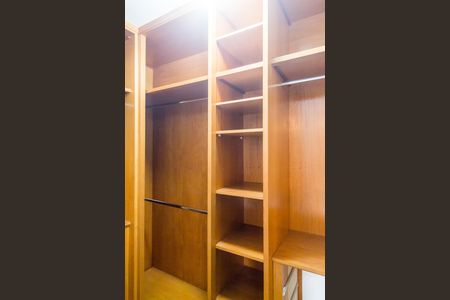 Casa de condomínio à venda com 327m², 4 quartos e 3 vagasCloset da suíte