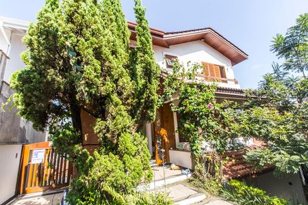 Casa de condomínio à venda com 327m², 4 quartos e 3 vagasVista da Rua