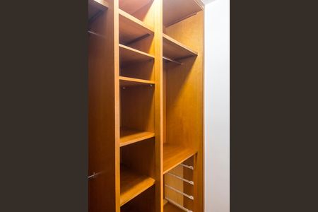 Casa de condomínio à venda com 327m², 4 quartos e 3 vagasCloset da suíte