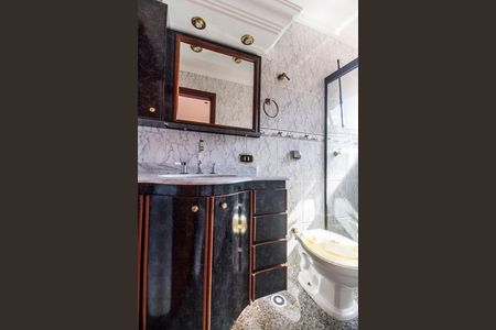 Casa de condomínio à venda com 327m², 4 quartos e 3 vagasBanheiro da Suíte