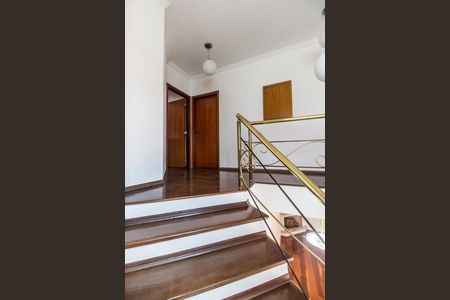 Casa de condomínio à venda com 327m², 4 quartos e 3 vagasEscada