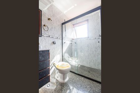 Casa de condomínio à venda com 327m², 4 quartos e 3 vagasBanheiro da Suíte