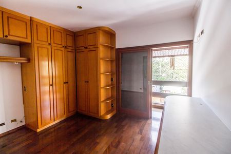 Casa de condomínio à venda com 327m², 4 quartos e 3 vagasSuíte 3