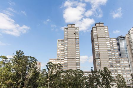 Casa de condomínio à venda com 327m², 4 quartos e 3 vagasVista