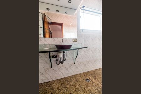 Casa de condomínio à venda com 327m², 4 quartos e 3 vagasBanheiro da Suíte