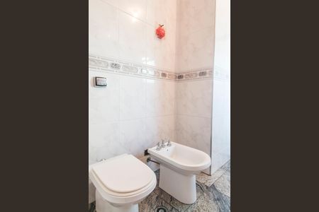 Casa de condomínio à venda com 327m², 4 quartos e 3 vagasBanheiro da Suíte