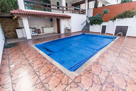 Casa de condomínio à venda com 327m², 4 quartos e 3 vagasPiscina