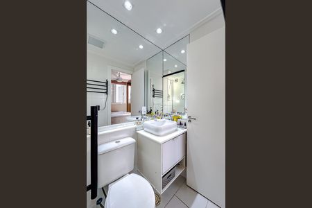 Apartamento à venda com 77m², 2 quartos e 3 vagasBanheiro da Suíte