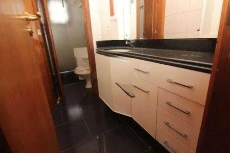 Casa à venda com 486m², 4 quartos e 7 vagasBanheiro 4