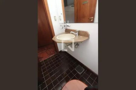 Casa à venda com 486m², 4 quartos e 7 vagasBanheiro 1