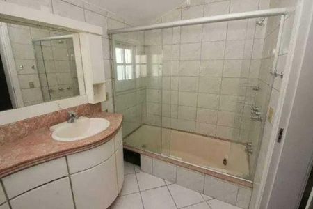 Casa à venda com 486m², 4 quartos e 7 vagasBanheiro 3