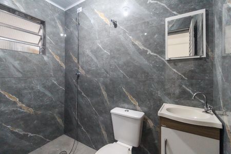 Casa para alugar com 59m², 1 quarto e sem vaga Casa para alugar com 59m², 1 quarto e sem vagaBanheiro