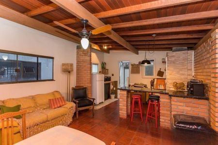 Apartamento para alugar com 181m², 3 quartos e sem vaga