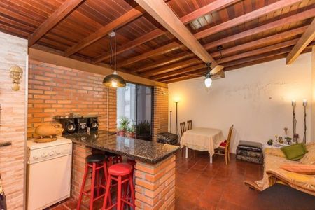 Apartamento para alugar com 181m², 3 quartos e sem vaga