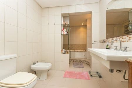 Apartamento para alugar com 181m², 3 quartos e sem vaga