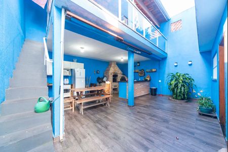 Casa à venda com 166m², 3 quartos e 3 vagas Casa à venda com 166m², 3 quartos e 3 vagasQuintal Fundos
