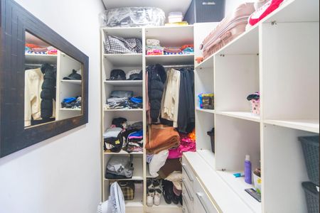 Casa à venda com 166m², 3 quartos e 3 vagas Casa à venda com 166m², 3 quartos e 3 vagasCloset do Quarto 2