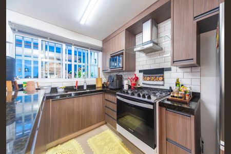 Casa à venda com 166m², 3 quartos e 3 vagas Casa à venda com 166m², 3 quartos e 3 vagasCozinha