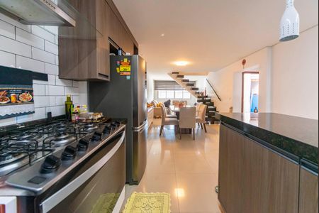 Casa à venda com 166m², 3 quartos e 3 vagas Casa à venda com 166m², 3 quartos e 3 vagasCozinha