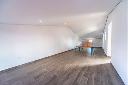 Casa à venda com 166m², 3 quartos e 3 vagas Casa à venda com 166m², 3 quartos e 3 vagasSalão Cobertura
