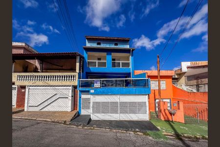 Casa à venda com 166m², 3 quartos e 3 vagas Casa à venda com 166m², 3 quartos e 3 vagasFachada