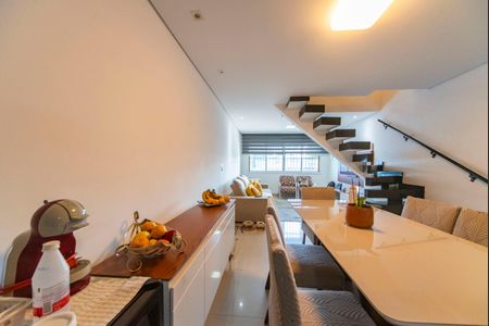 Casa à venda com 166m², 3 quartos e 3 vagas Casa à venda com 166m², 3 quartos e 3 vagasSala