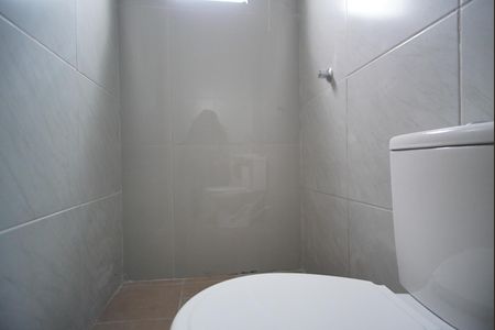 Banheiro de apartamento para alugar com 1 quarto, 46m² em Sarandi, Porto Alegre