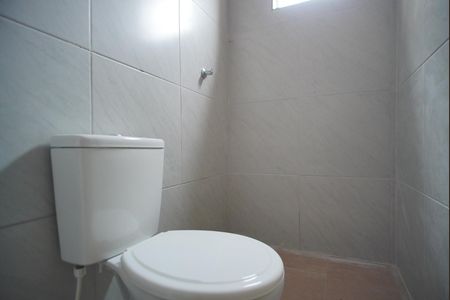 Banheiro de apartamento para alugar com 1 quarto, 46m² em Sarandi, Porto Alegre