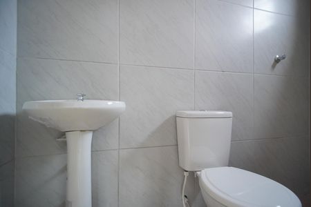 Banheiro de apartamento para alugar com 1 quarto, 46m² em Sarandi, Porto Alegre