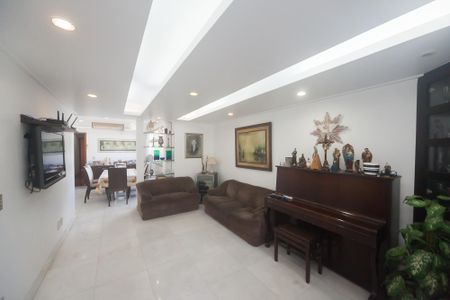 Apartamento à venda com 137m², 3 quartos e 2 vagas Apartamento à venda com 137m², 3 quartos e 2 vagasSala