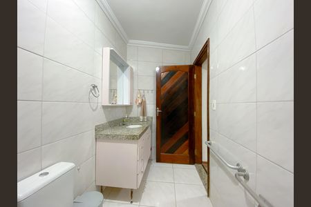 Casa para alugar com 240m², 2 quartos e 4 vagas Casa para alugar com 240m², 2 quartos e 4 vagasBanheiro Suíte Externa