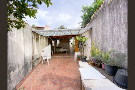 Casa para alugar com 240m², 2 quartos e 4 vagas Casa para alugar com 240m², 2 quartos e 4 vagasQuintal