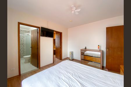 Casa para alugar com 240m², 2 quartos e 4 vagas Casa para alugar com 240m², 2 quartos e 4 vagasSuíte