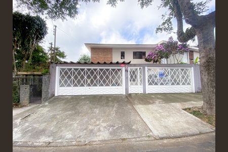 Casa para alugar com 240m², 2 quartos e 4 vagas Casa para alugar com 240m², 2 quartos e 4 vagasFachada