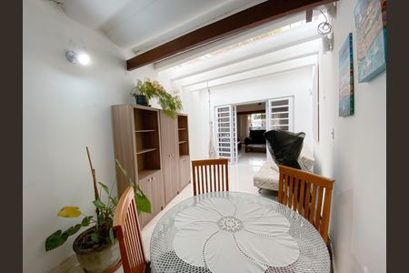 Casa para alugar com 240m², 2 quartos e 4 vagas Casa para alugar com 240m², 2 quartos e 4 vagasSala