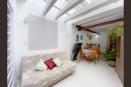 Casa para alugar com 240m², 2 quartos e 4 vagas Casa para alugar com 240m², 2 quartos e 4 vagasSala