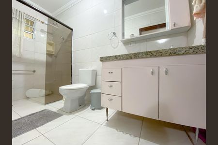 Casa para alugar com 240m², 2 quartos e 4 vagas Casa para alugar com 240m², 2 quartos e 4 vagasBanheiro Suíte Externa