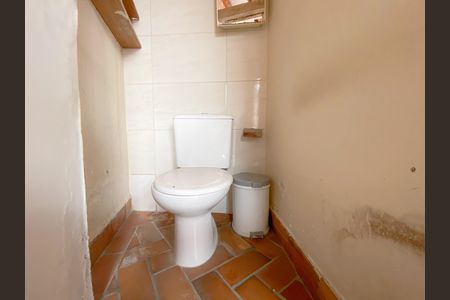 Casa para alugar com 240m², 2 quartos e 4 vagas Casa para alugar com 240m², 2 quartos e 4 vagasBanheiro Externo