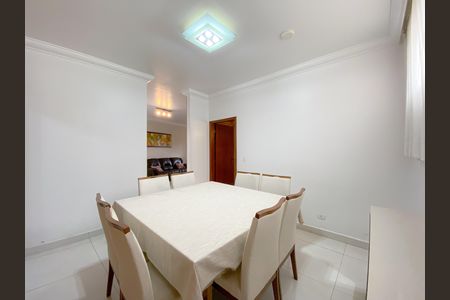 Casa para alugar com 240m², 2 quartos e 4 vagas Casa para alugar com 240m², 2 quartos e 4 vagasSala