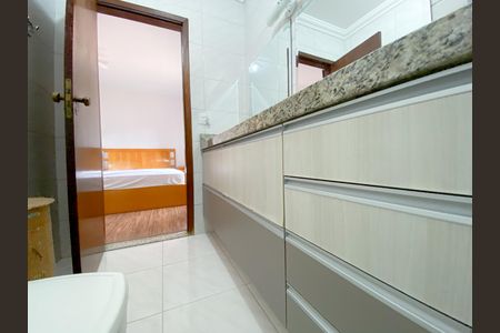 Casa para alugar com 240m², 2 quartos e 4 vagas Casa para alugar com 240m², 2 quartos e 4 vagasBanheiro Suíte