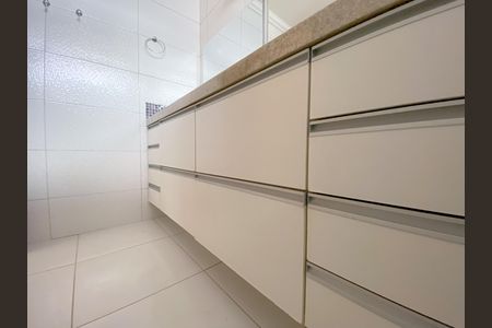 Casa para alugar com 240m², 2 quartos e 4 vagas Casa para alugar com 240m², 2 quartos e 4 vagasBanheiro Social