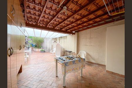Casa para alugar com 240m², 2 quartos e 4 vagas Casa para alugar com 240m², 2 quartos e 4 vagasQuintal