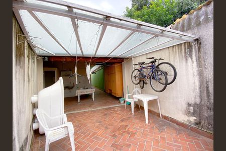 Casa para alugar com 240m², 2 quartos e 4 vagas Casa para alugar com 240m², 2 quartos e 4 vagasQuintal