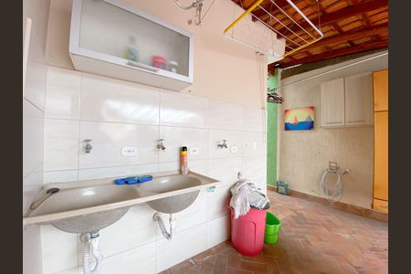 Casa para alugar com 240m², 2 quartos e 4 vagas Casa para alugar com 240m², 2 quartos e 4 vagasÁrea de Serviço