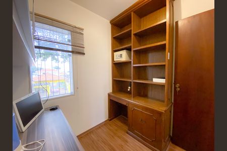 Casa para alugar com 240m², 2 quartos e 4 vagas Casa para alugar com 240m², 2 quartos e 4 vagasEscritorio